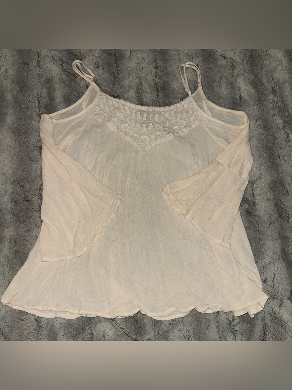 women’s small ‘Rue 21’ cream off the shoulder top with lace